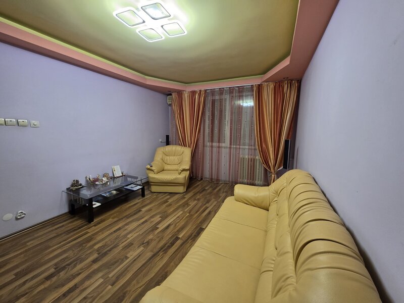 Titan, 1 Decembrie 1918 intersectie Postavarul, 15 minute metrou, la Auchan