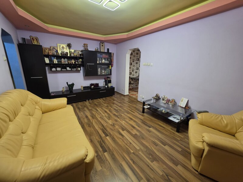 Titan, 1 Decembrie 1918 intersectie Postavarul, 15 minute metrou, la Auchan