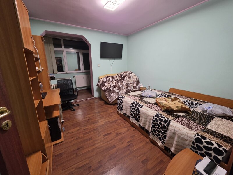 Titan, 1 Decembrie 1918 intersectie Postavarul, 15 minute metrou, la Auchan