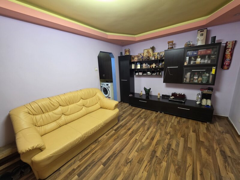 Titan, 1 Decembrie 1918 intersectie Postavarul, 15 minute metrou, la Auchan