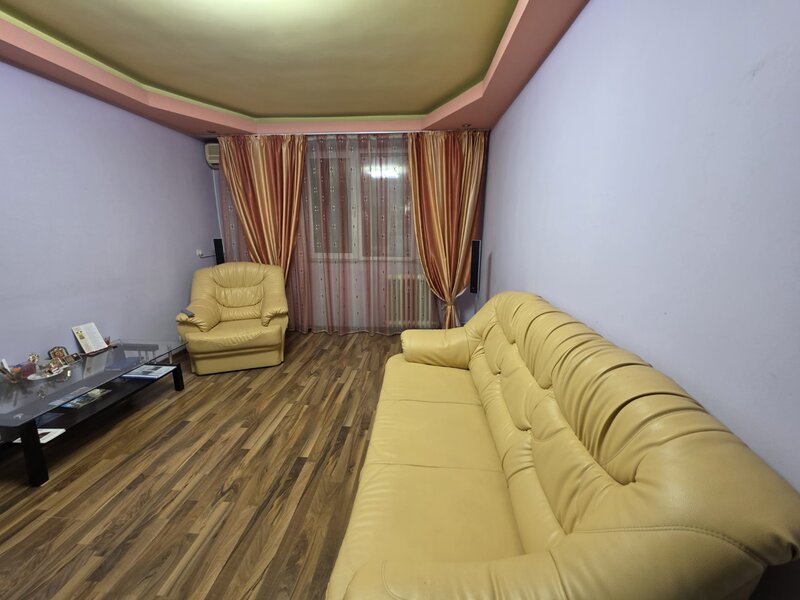 Titan, 1 Decembrie 1918 intersectie Postavarul, 15 minute metrou, la Auchan